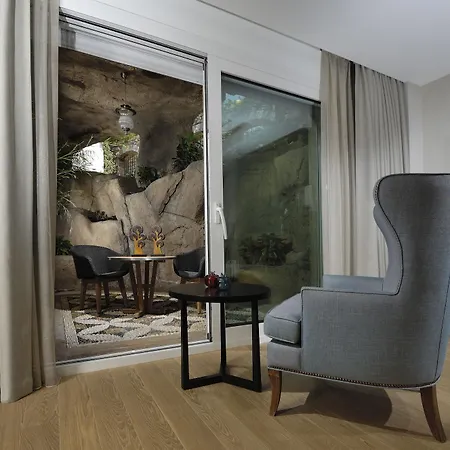 Hotel Regnum Escana 3*